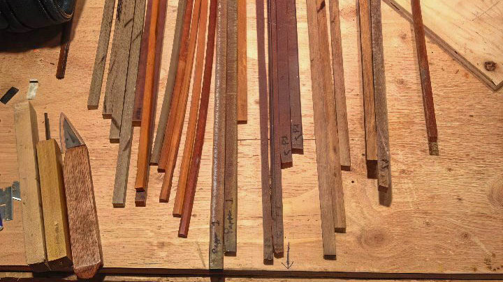 Établi d'archetier Yvon Lefort, baguettes variées